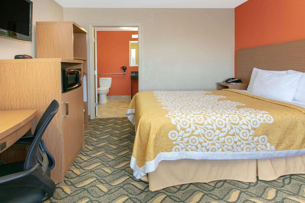 Days Inn & Suites By Wyndham Arlington Near Six Flags المظهر الخارجي الصورة