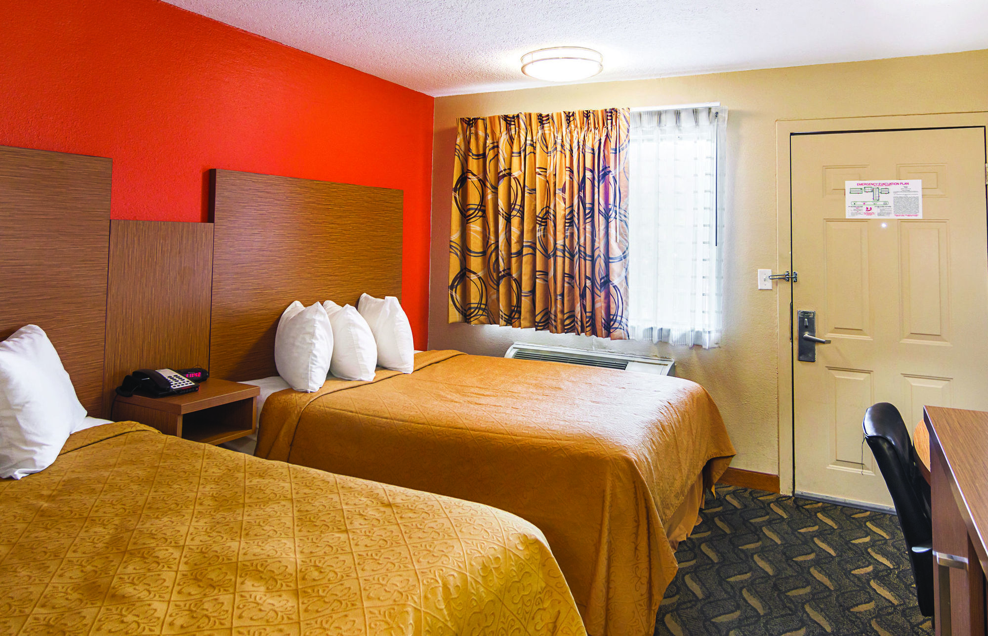 Days Inn & Suites By Wyndham Arlington Near Six Flags الغرفة الصورة